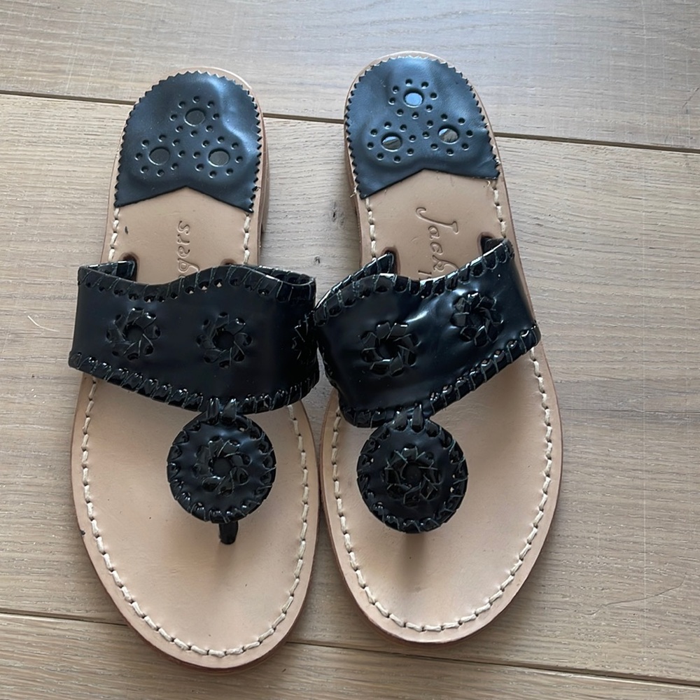 Jack Rogers Jacks Flat Sandal in black leather with patent leather detail
